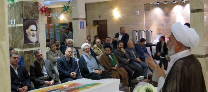 حجت الاسلام والمسلمين نجفي روحاني، نماينده بعثه مقام معظم رهبري در عراق، در مراسم جشن پيروزي انقلاب كه در شهر كاظمين