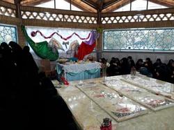 گزارشی از مراسم جشن عقد زوج طلبه در جوار مزار شهدای گمنام جامعه‌الزهرا