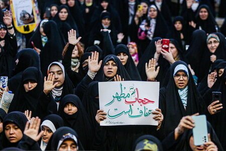 حجاب حبس و زندان زن نیست