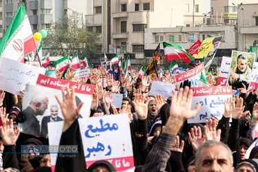 راهپیمایی مردم تهران در محکومیت حادثه تروریستی حرم شاهچراغ