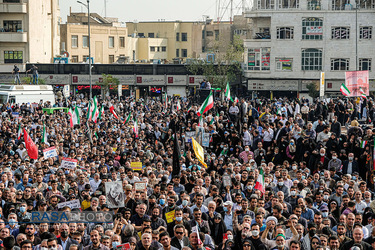 راهپیمایی مردم تهران در محکومیت حادثه تروریستی حرم شاهچراغ